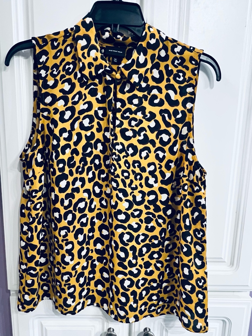 Who What Wear Sleeveless Animal Print Top w/ Keyhole Neck - M